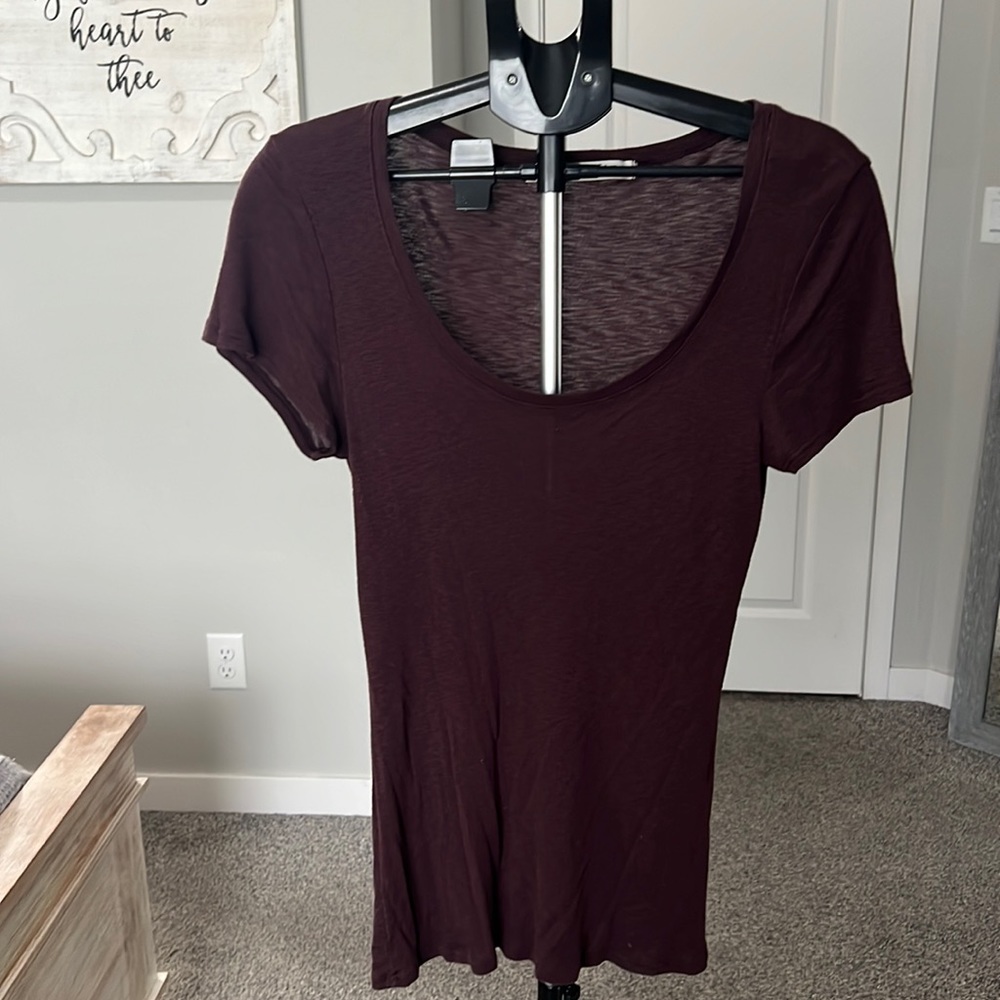Michael stars tee. One size. Burgandy color.